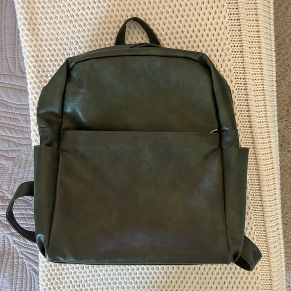 Modern+Chic Handbags - Modern+chic Everly Backpack in Olive